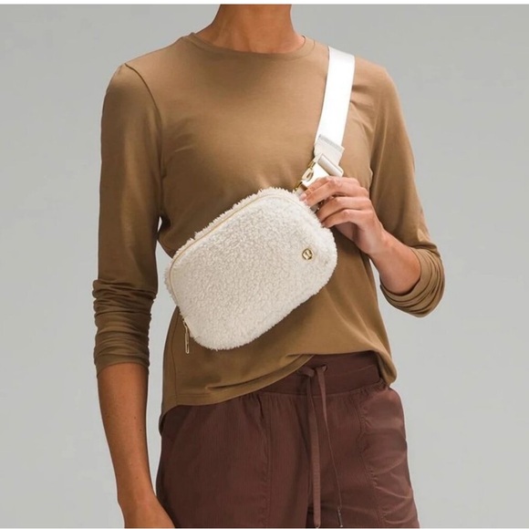 Lululemon Everywhere Belt Bag 1L *Fleece WhiteOpal/Gold - Picture 2 of 11